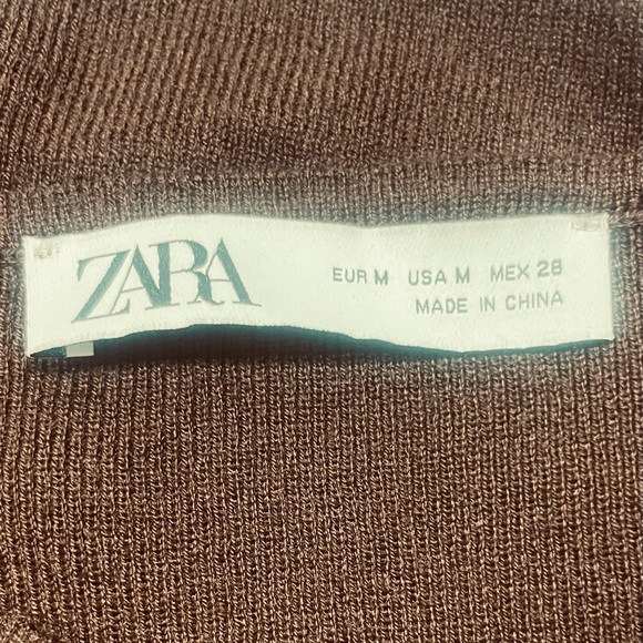 Zara Chocolate Knit Sweater
New with no tags - Picture 3 of 3